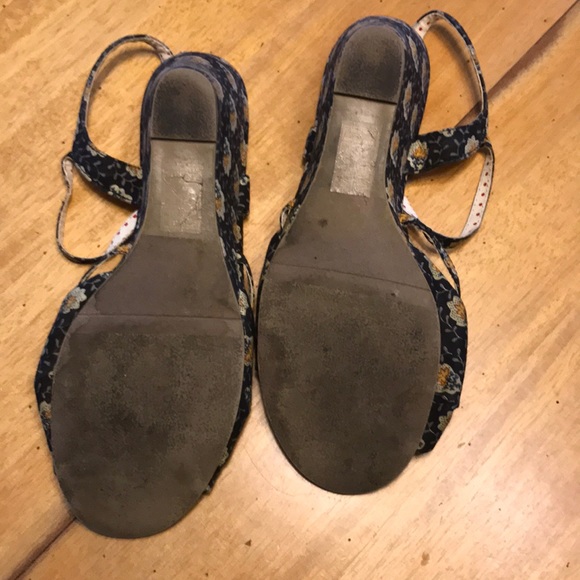 Adorable Wedge Sandals - Picture 2 of 7